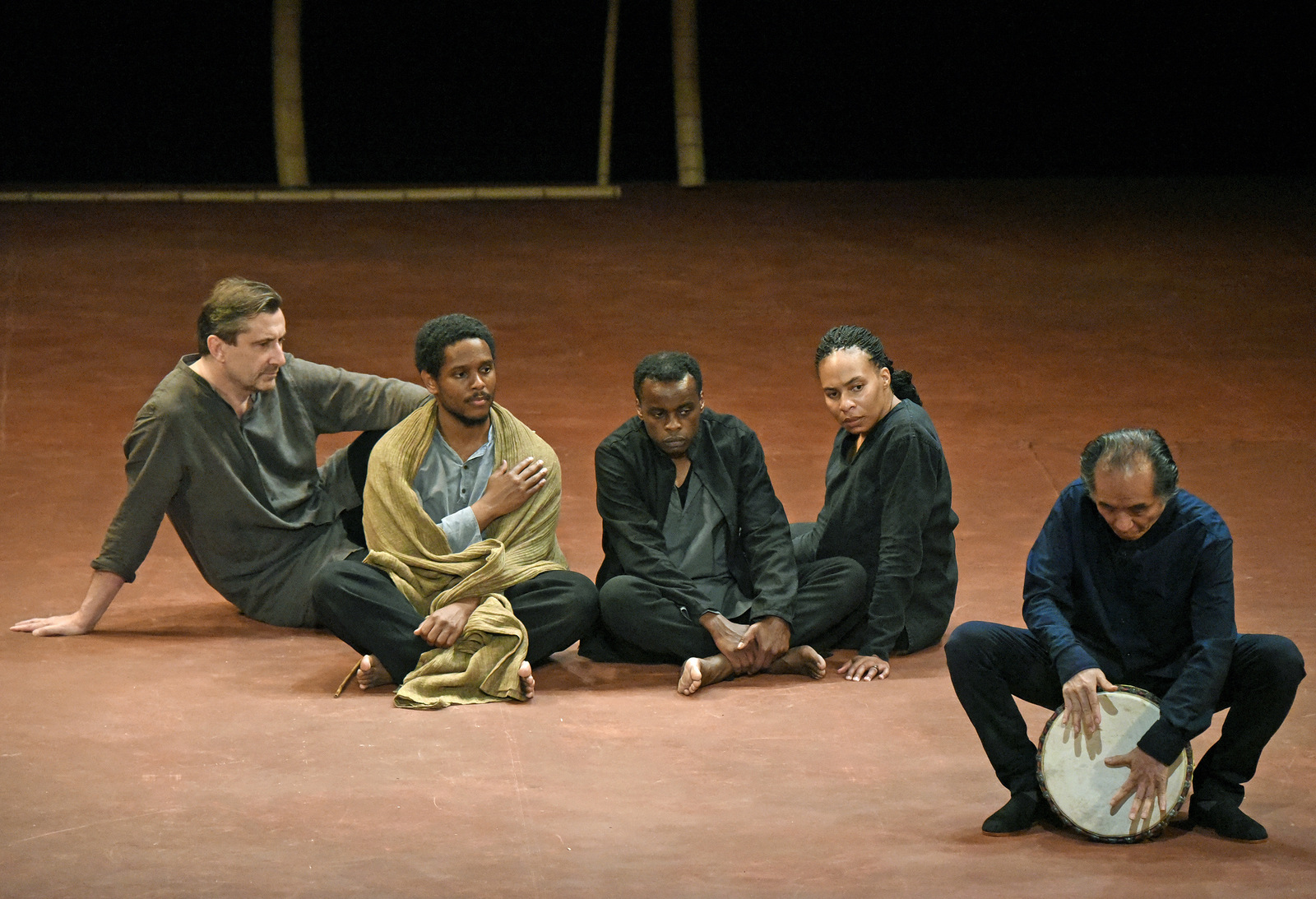 Battlefield. Directed by Peter Brook. Pictured: Sean O'Callaghan, Jared McNeill, Ery Nzaramba, Karen Aldridge and Toshi Tsuchitori. Credit Kevin Parry